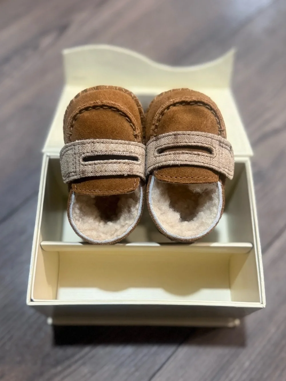 UGG Infant I Sprout Booties Chestnut Suede XS 0-6 Months With Gift Box